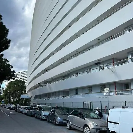 T2 Climatise Vue 11eme Etage Avec Acces Plages Apartman