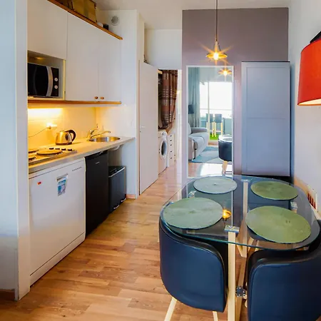 Apartment T2 Climatise Vue 11eme Etage Avec Acces Plages *